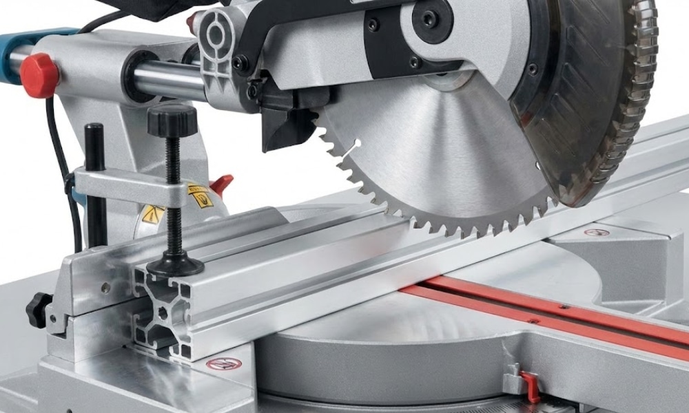 Specijalizovane primene testera omogućavaju precizno sečenje materijala poput metala, plastike i kompozita